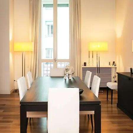 3br San Babila District - What'app - 0039-3512-039-610 - For Reservations! 아파트 밀라노