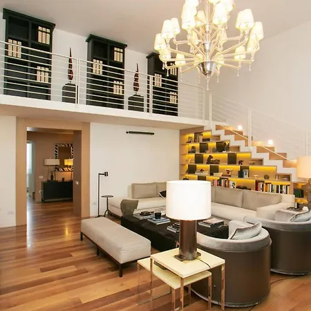 아파트 3br San Babila District - What'app - 0039-3512-039-610 - For Reservations! 밀라노