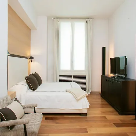 3br San Babila District - What'app - 0039-3512-039-610 - For Reservations! * 밀라노