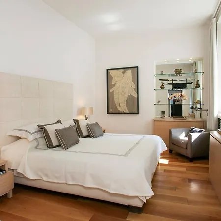 3br San Babila District - What'app - 0039-3512-039-610 - For Reservations! Apartamento